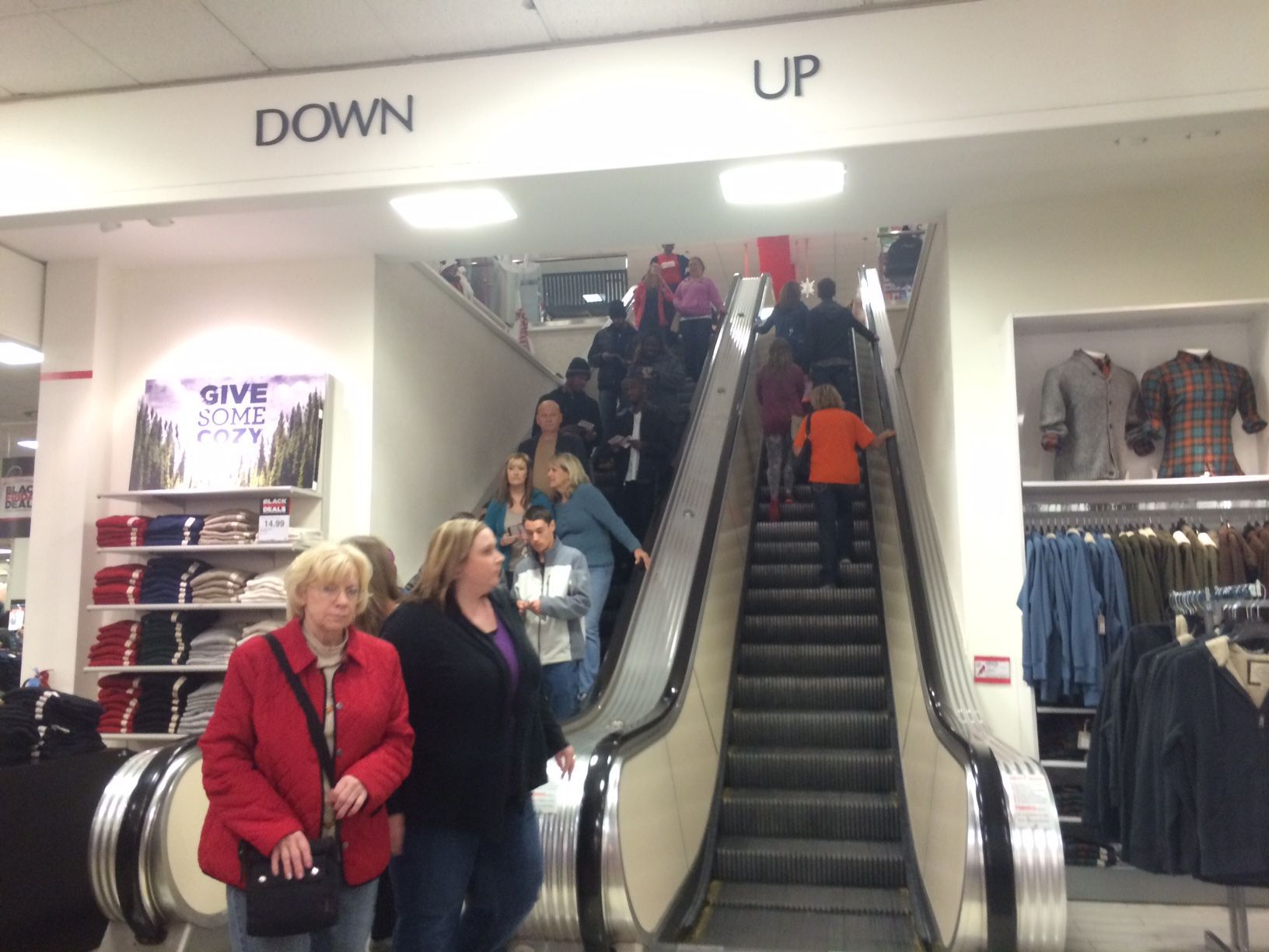 Wet Seal closing at Southlake Mall, River Oaks